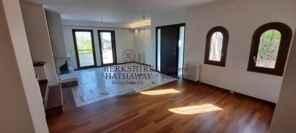 (For Rent) Residential Maisonette || Athens North/Kifissia - 300 Sq.m, 4 Bedrooms, 2.700€ 